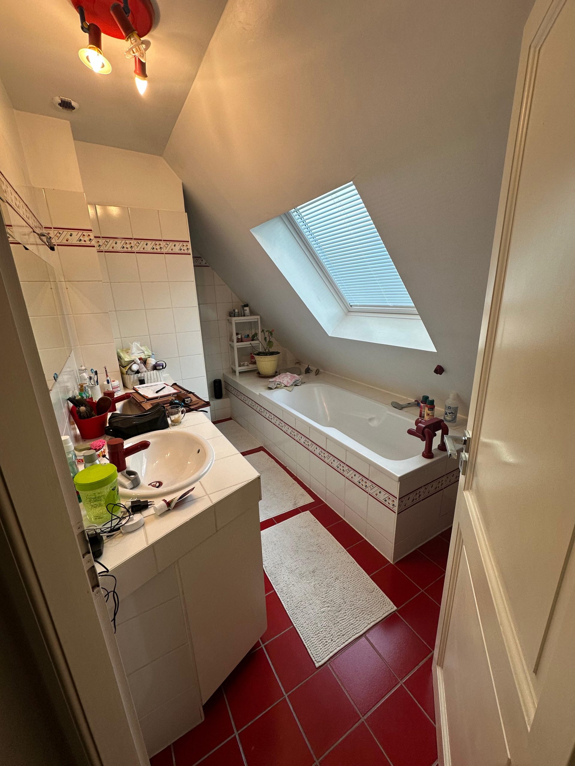 Illustration salle de bain avant