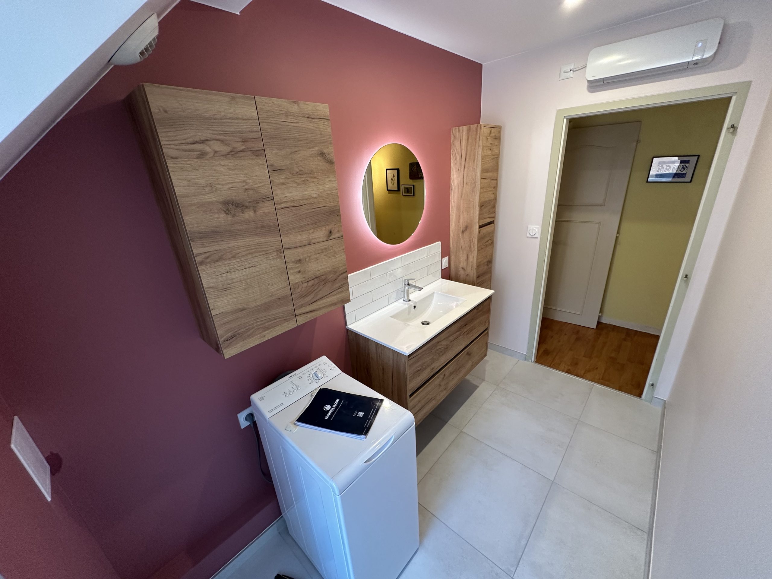 Illustration meuble-vasque-bois-suspendu-alsace